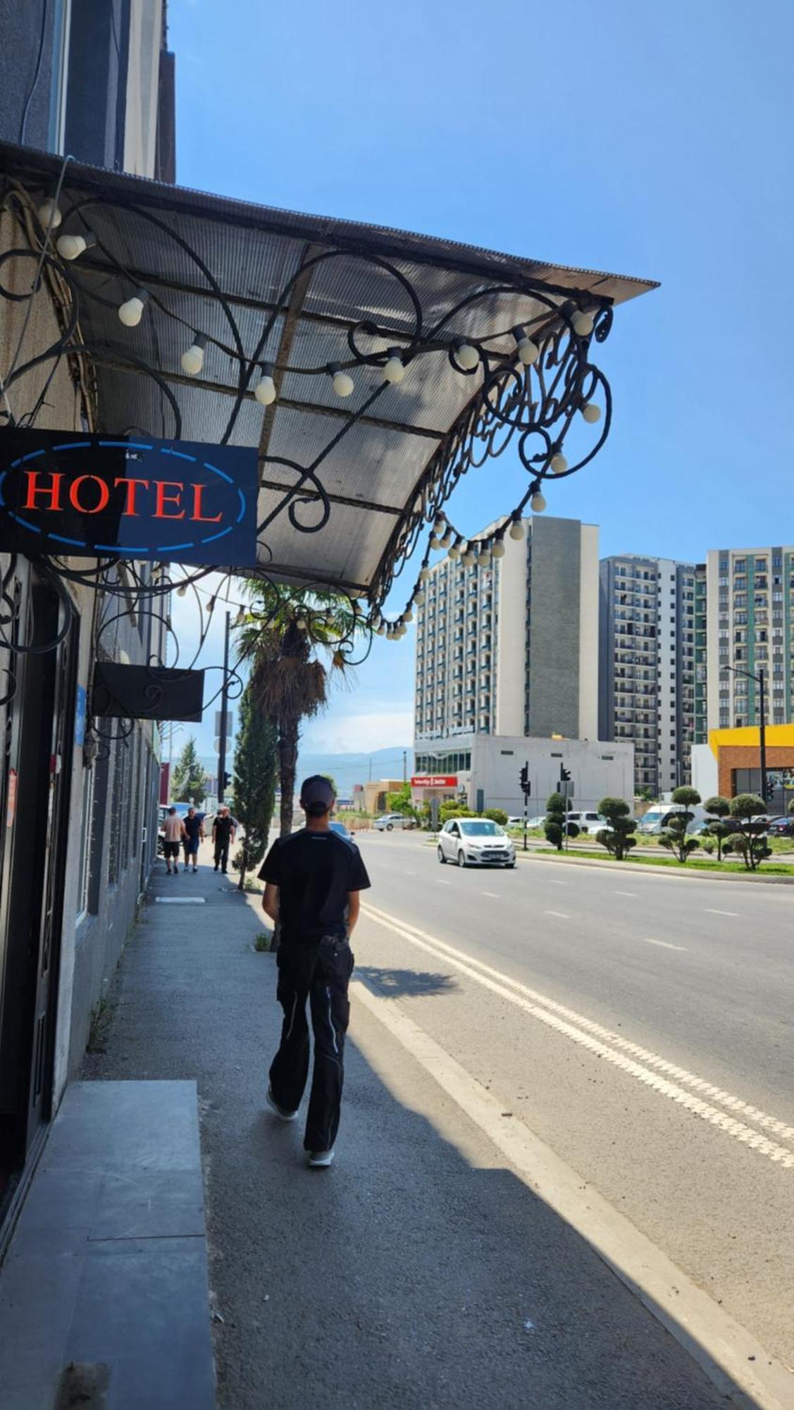 Hotel ,,Mega" Tiflis Exterior foto